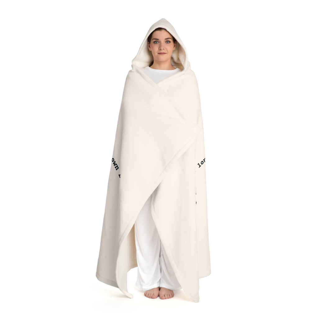 Hooded Sherpa Blanket – Cozy Fleece Cloak with Plush Hood and a Cute Giraffe Design